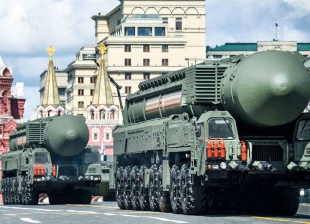 Les États-Unis exhortent la Chine et la Russie à ne pas laisser l’IA contrôler leurs armes nucléaires